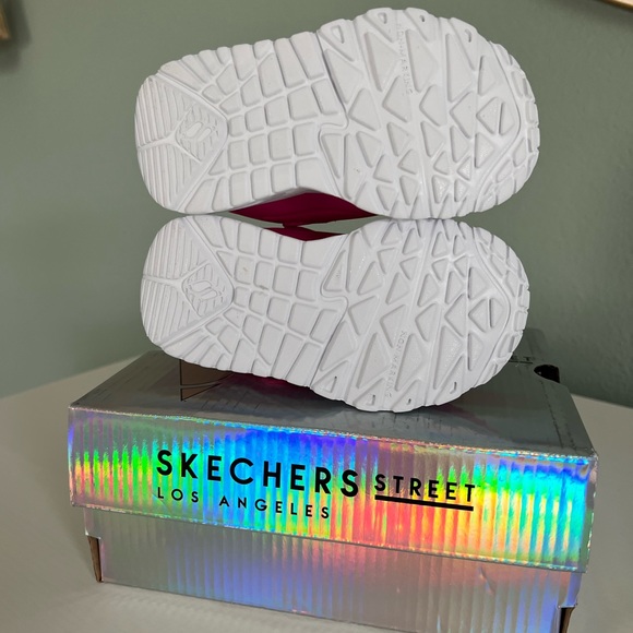 Skechers Toddler Girl’s Shoes Size 5 - Picture 3 of 4